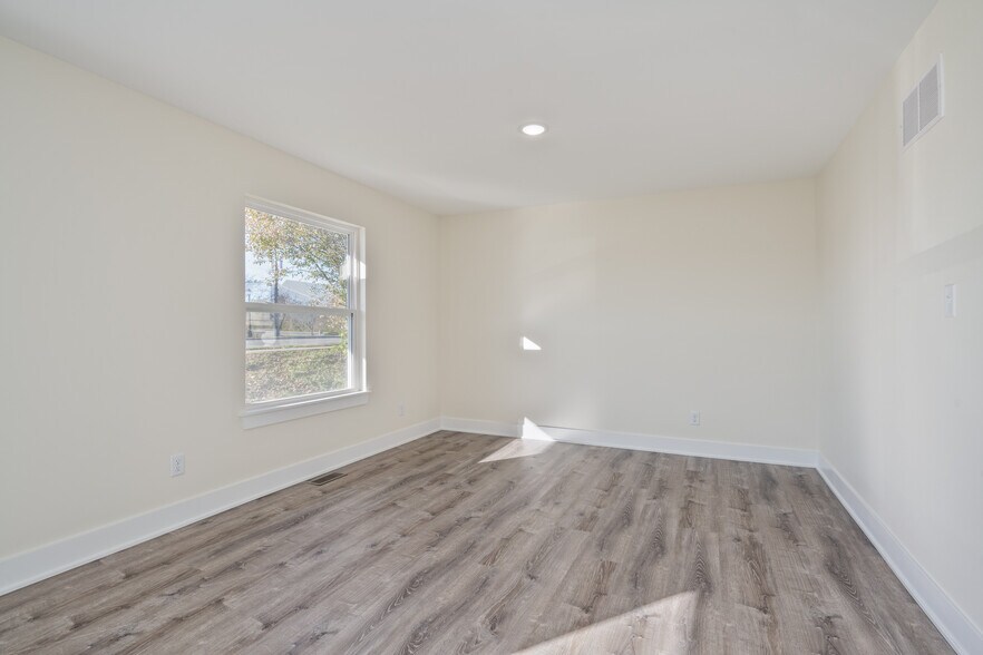 More Photos Of 1210 Market St, Charlestown Storefront For Sale