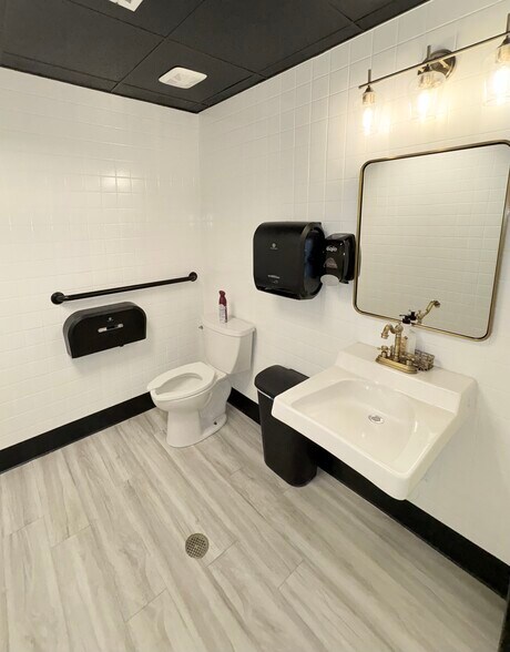 More Photos Of 1772 General Booth Blvd, Virginia Beach Flex For Lease