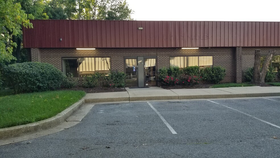 More Photos Of 6656 Dobbin Rd, Columbia Unknown For Lease