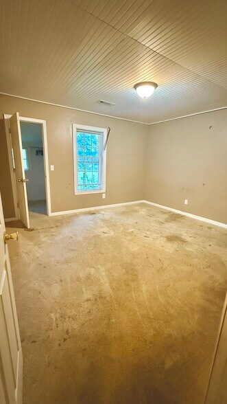 More Photos Of 4010 US-31, Clanton General Retail For Sale