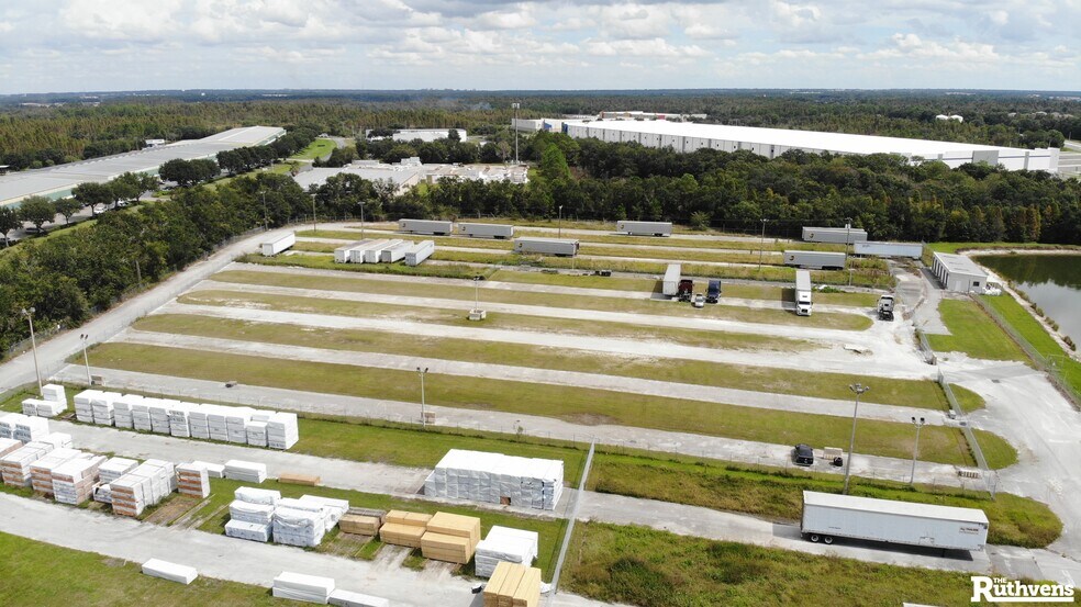 More Photos Of 5200 Gateway, Lakeland Land For Lease