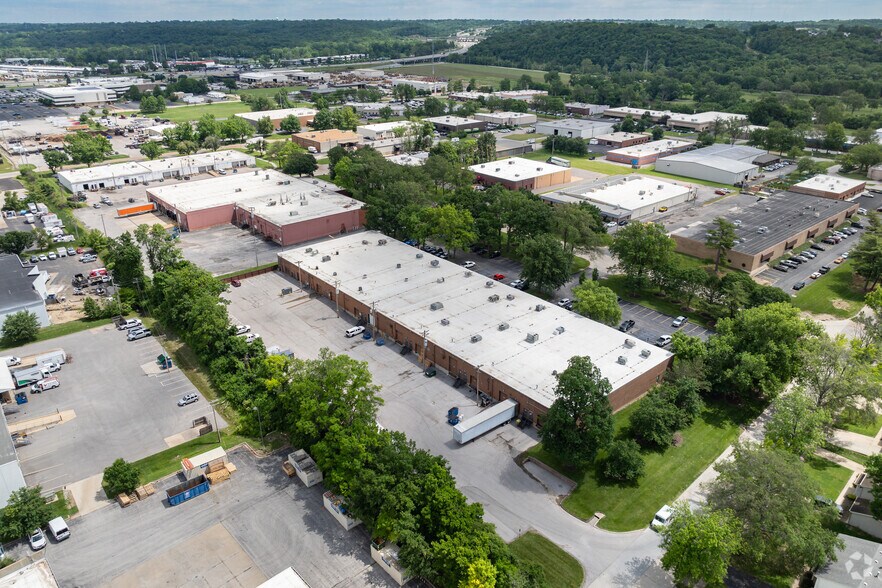 More Photos Of 1601-1617 Manufacturers Dr, Fenton Warehouse For Sale