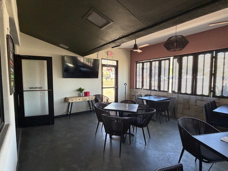 More Photos Of 4001 N Mesa St, El Paso Freestanding For Sale