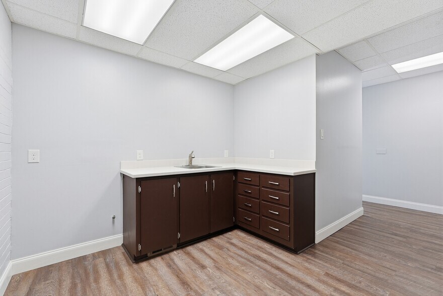 More Photos Of 719 Front St, Conway Office For Lease