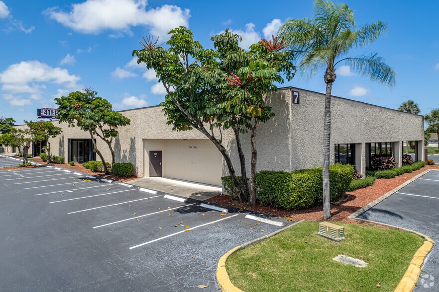 More Photos Of 350-356 SW 12th Ave, Deerfield Beach Showroom For Lease