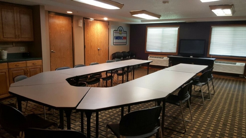 More Photos Of 628 S Gear Ave, West Burlington Hotel For Sale