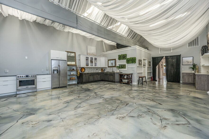 More Photos Of 622 Old Trolley Rd, Summerville Storefront For Sale