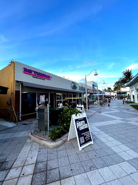 Primary Photo Of 327-329 Johnson St, Hollywood Storefront For Lease