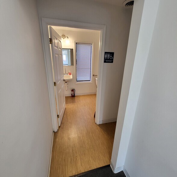 More Photos Of 1511 Ridgeside Dr, Mount Airy Freestanding For Lease