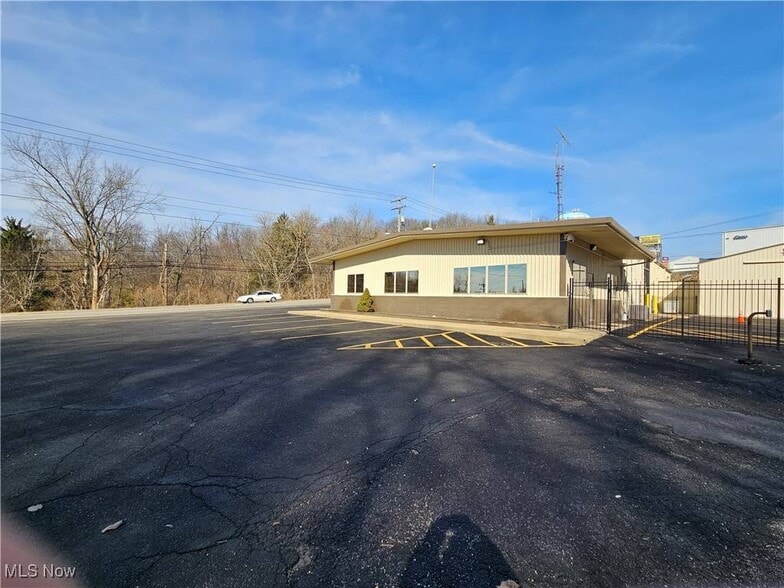 More Photos Of 1344 Cove Rd, Weirton Flex For Sale