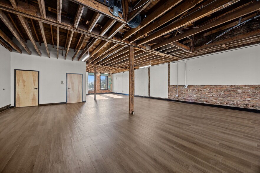 More Photos Of 207 S Garnett St, Henderson Flex For Lease