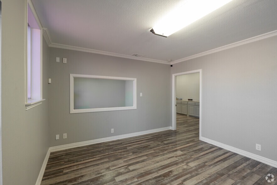 More Photos Of 2910 Edith Ln, Haltom City Light Manufacturing For Sale