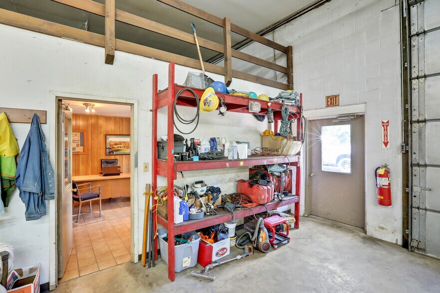 More Photos Of 16 Sloop Hill Rd, New Windsor Township Warehouse For Sale