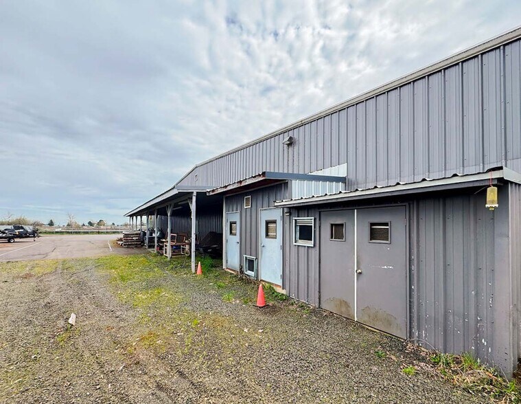 More Photos Of 960 SE Monmouth Cut OFF Rd, Dallas Warehouse For Sale