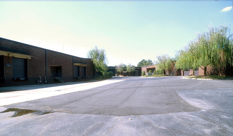 More Photos Of 1650 Oakbrook Dr, Norcross Light Distribution For Lease