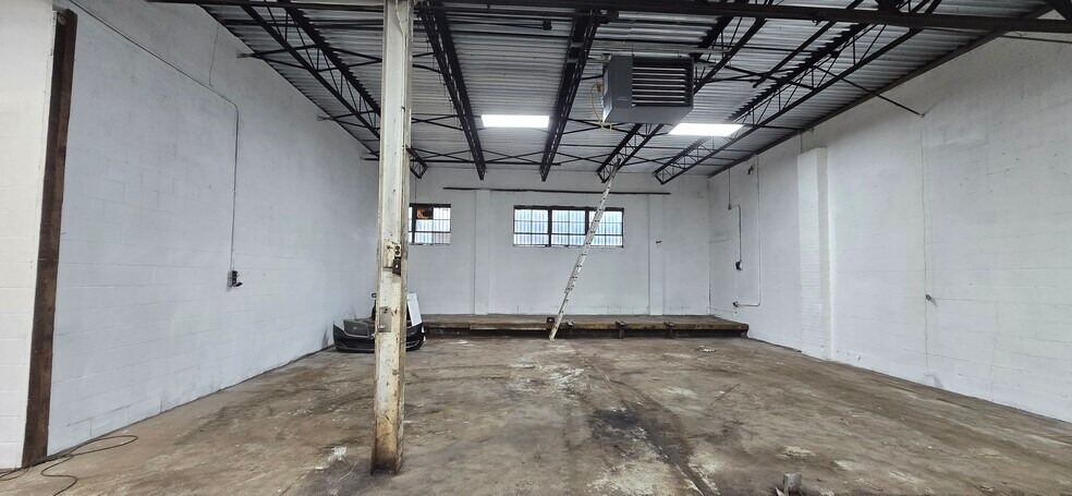 More Photos Of 1407 Redeker Rd, Des Plaines Industrial For Lease