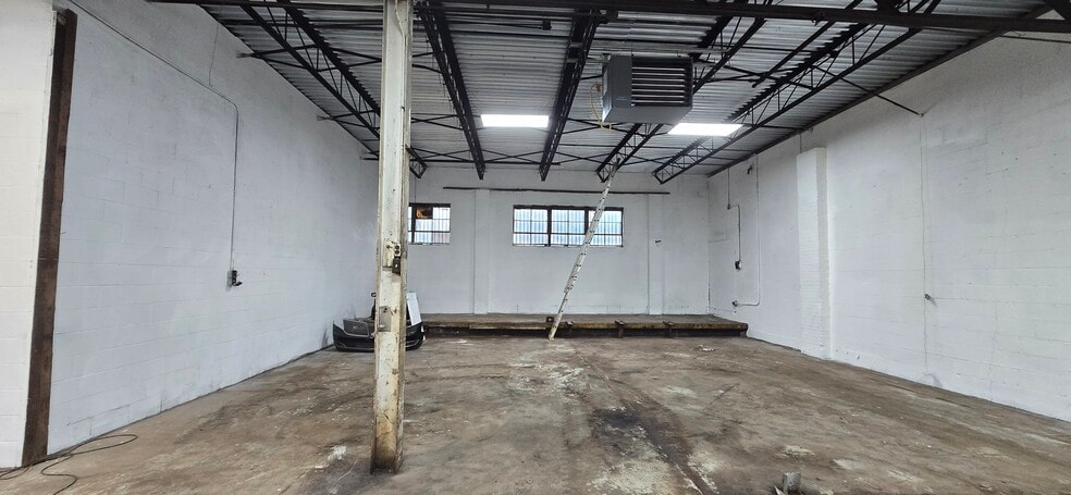 More Photos Of 1407 Redeker Rd, Des Plaines Industrial For Sale