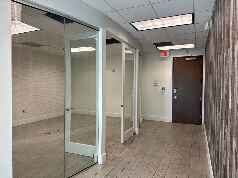 More Photos Of 175 SW 7th St, Miami Medical For Sale