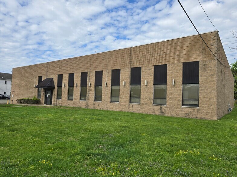 More Photos Of 85 Oak St, Norwood Warehouse For Sale