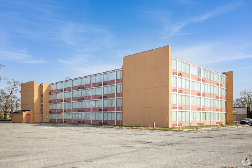 More Photos Of 2967 Henry St, Muskegon Hotel For Sale