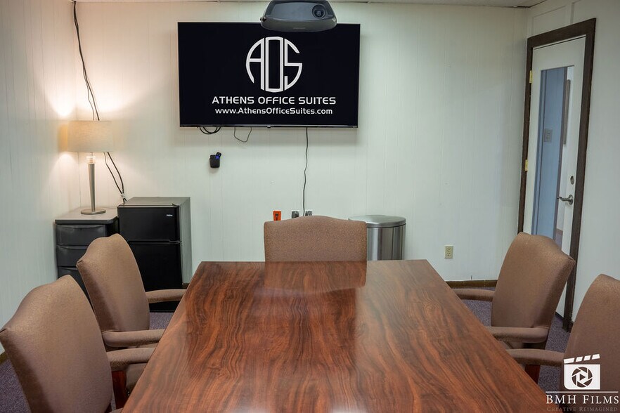 More Photos Of 707-709 N Palestine St, Athens Medical For Lease