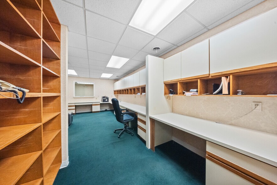 More Photos Of 1901 Winchester Ave, Ashland Office For Sale