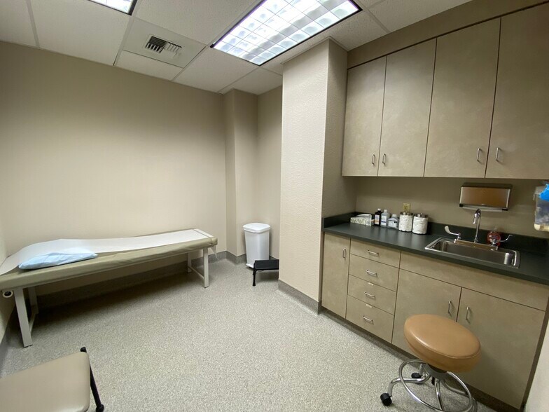More Photos Of 1501 Oakdale Rd, Modesto Medical For Lease