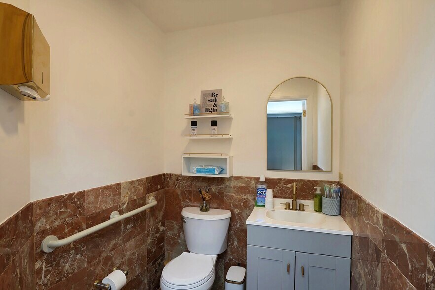 More Photos Of 650 W Boynton Beach Blvd, Boynton Beach Medical For Sale