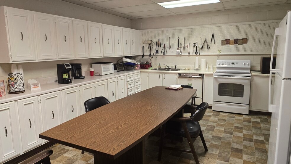 More Photos Of 3300 Old Jonesboro Rd, Hapeville Religious Facility For Sale