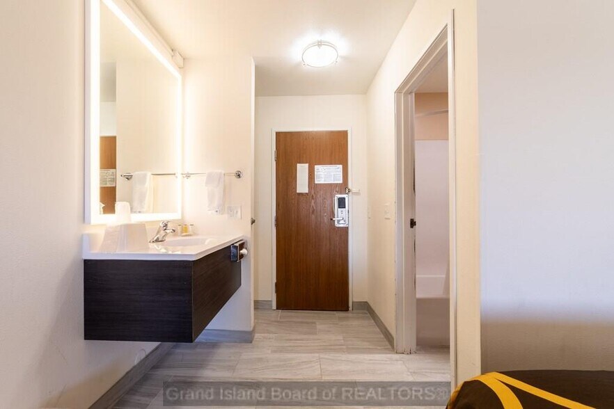 More Photos Of 3205 S Locust St, Grand Island Hotel For Sale