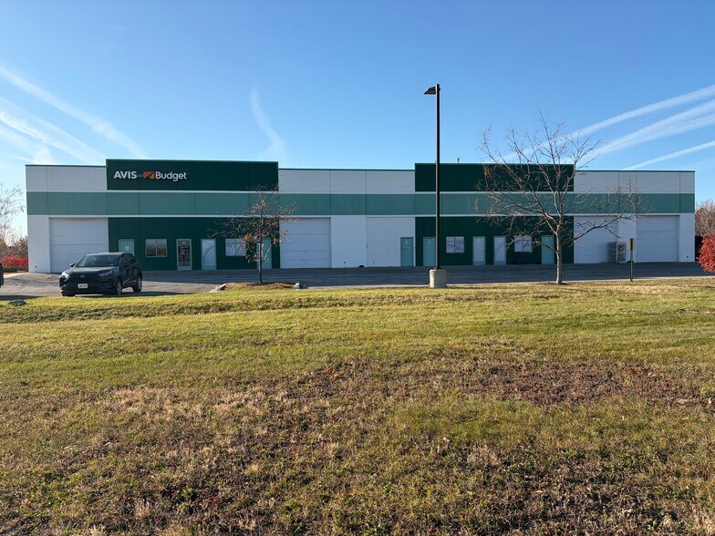 More Photos Of 300 Gregory Ct, Shorewood Warehouse For Sale