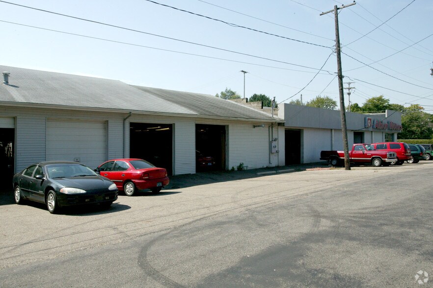 More Photos Of 600 N Clark St, Albion Auto Dealership For Sale