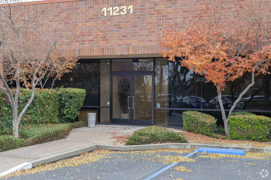 More Photos Of 11231 Gold Express Dr, Gold River Loft Creative Space For Lease