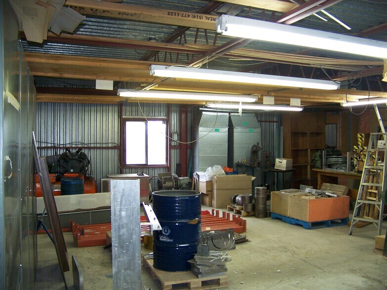 More Photos Of 185 Av du Pacifique, Laval Office For Sale