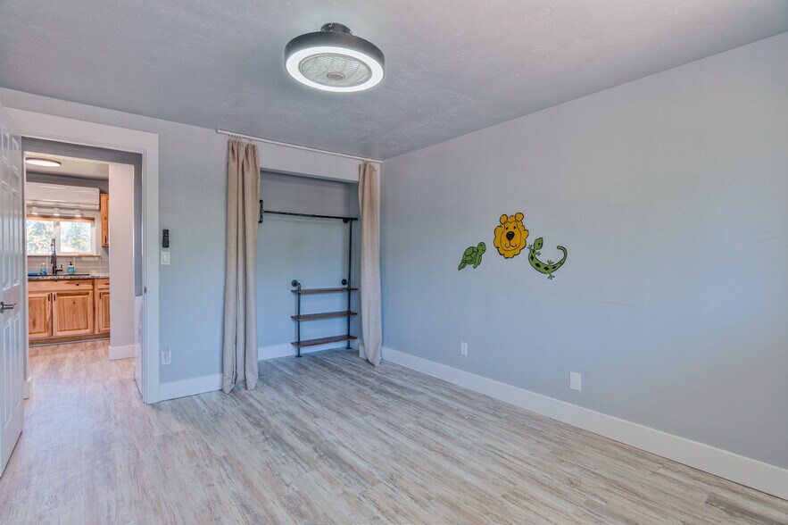 More Photos Of 404 SE Railroad St, Bend Apartments For Sale