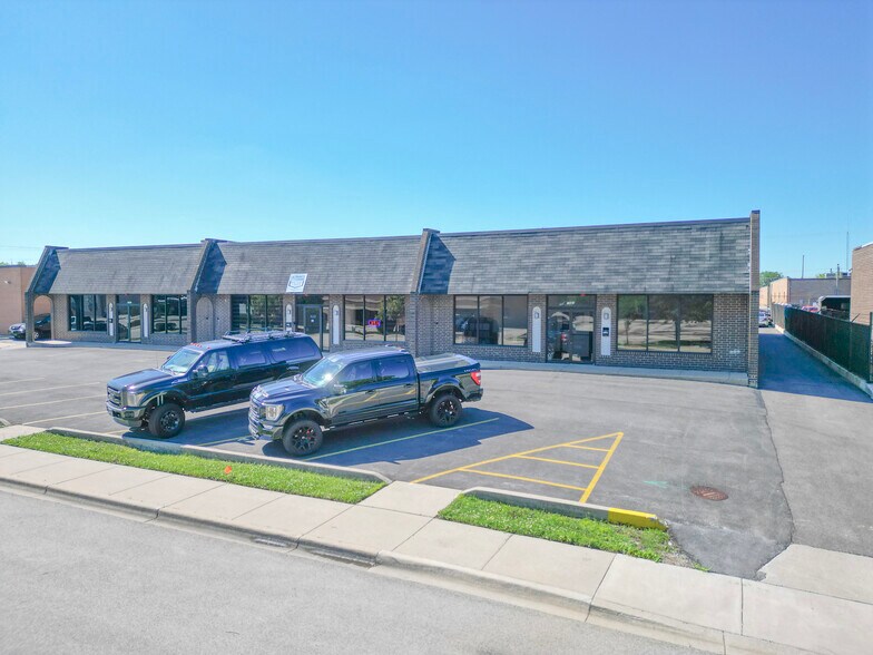 More Photos Of 1541-1543 Bourbon Pky, Streamwood Light Distribution For Lease