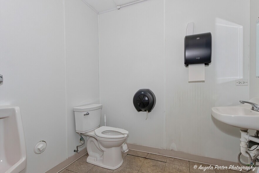 More Photos Of 947 Carney Ct, Antioch Industrial For Sale