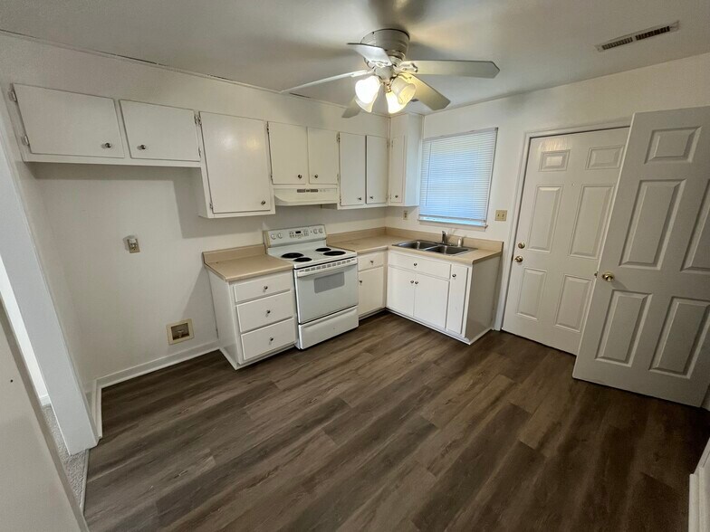 More Photos Of 172 McKeever St, Petersburg Multifamily For Sale