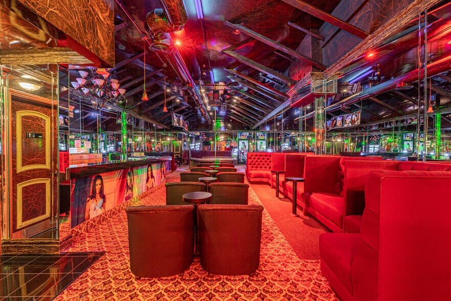 More Photos Of 21516 Sherman Way, Canoga Park Bar For Sale