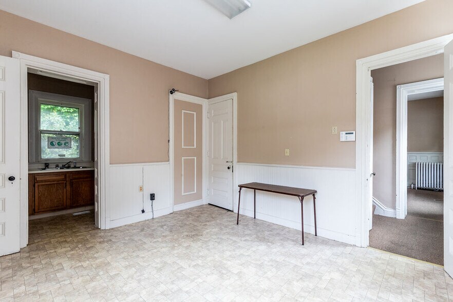 More Photos Of 1092 Main St, Buffalo Office For Lease