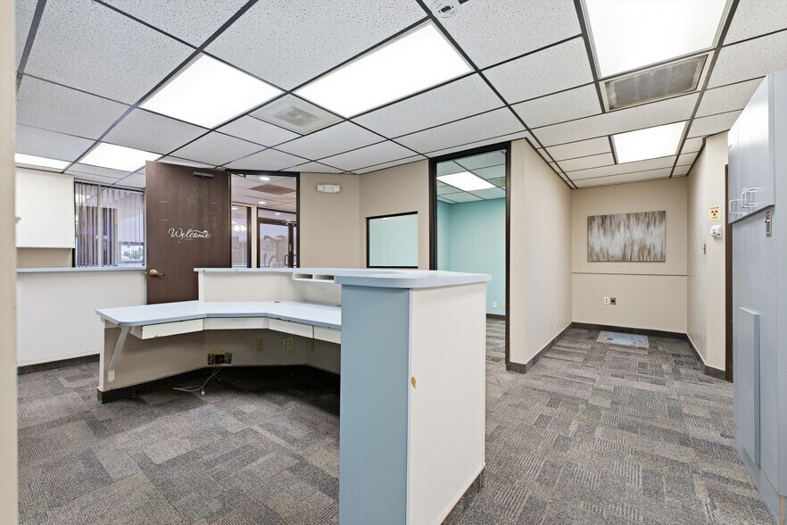 More Photos Of 1669 W Avenue J, Lancaster Medical For Lease