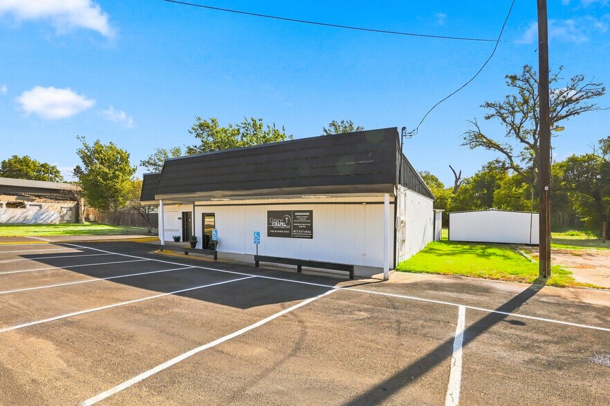 More Photos Of 3508 Shawnee Trl, Fort Worth General Retail For Sale