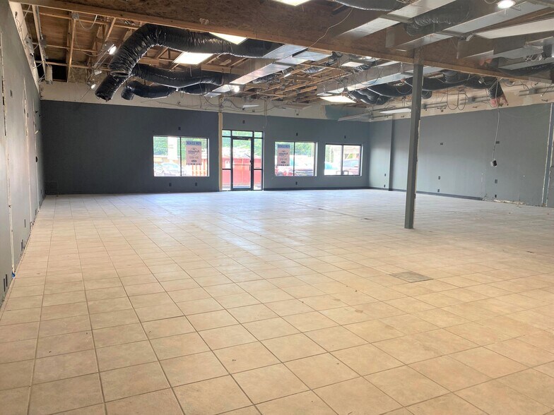 More Photos Of 4515-4531 E 26th St, Sioux Falls Storefront For Lease