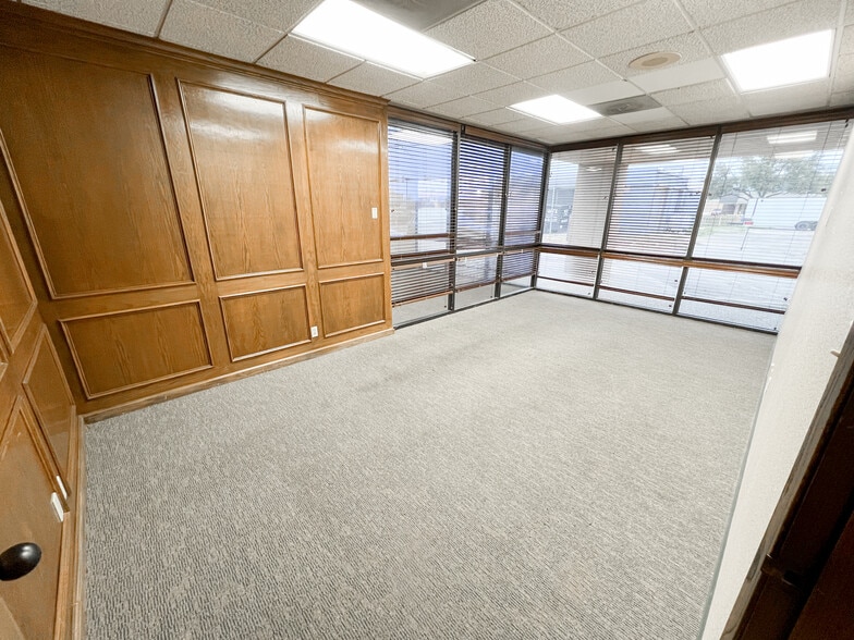 More Photos Of 2408 N Big Spring St, Midland Office For Sale
