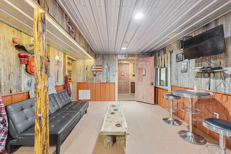 More Photos Of 714 N Saint Mary St, Pilot Knob Freestanding For Sale