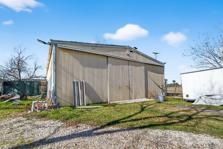 More Photos Of 2900 W Highway 6, Alvin Warehouse For Sale