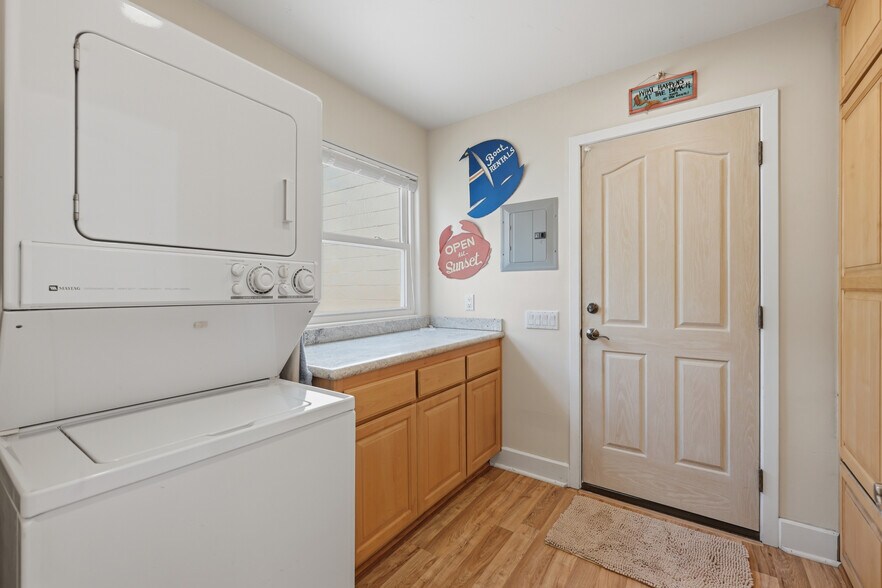 More Photos Of 4652 Cass St, San Diego Office Residential For Sale