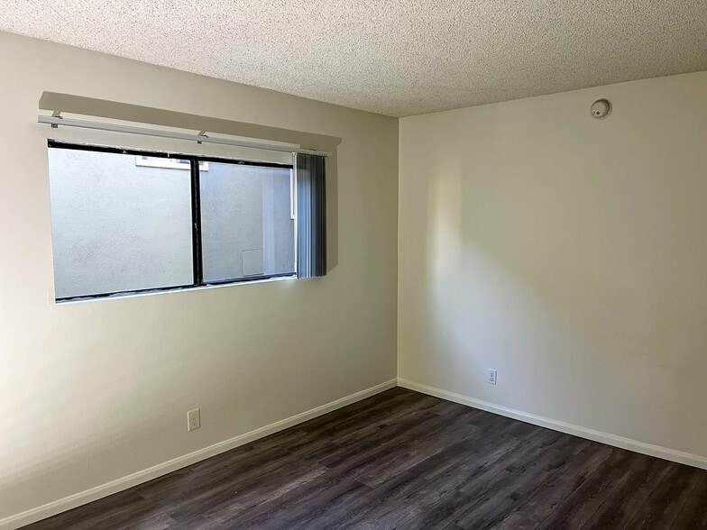 More Photos Of 13956 Vanowen St, Van Nuys Apartments For Sale