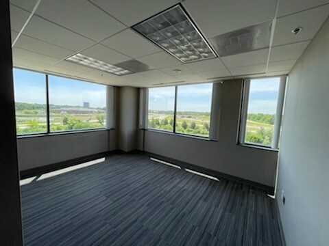 More Photos Of 2601 Cambridge Ct, Auburn Hills Office For Lease