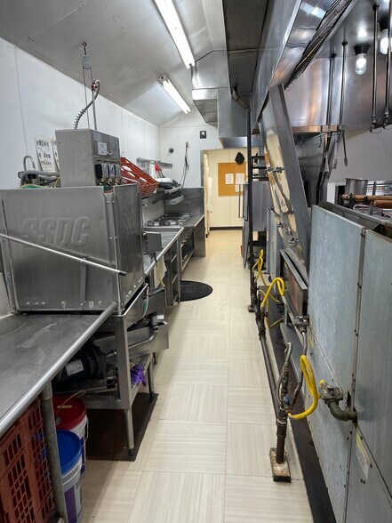 More Photos Of 101 Moore, Moulton Restaurant For Sale